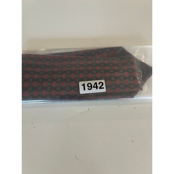 Executive of Boston Men's Silk Neck Tie Geometric Hearts Print Red & Purple JL - Picture 8 of 8